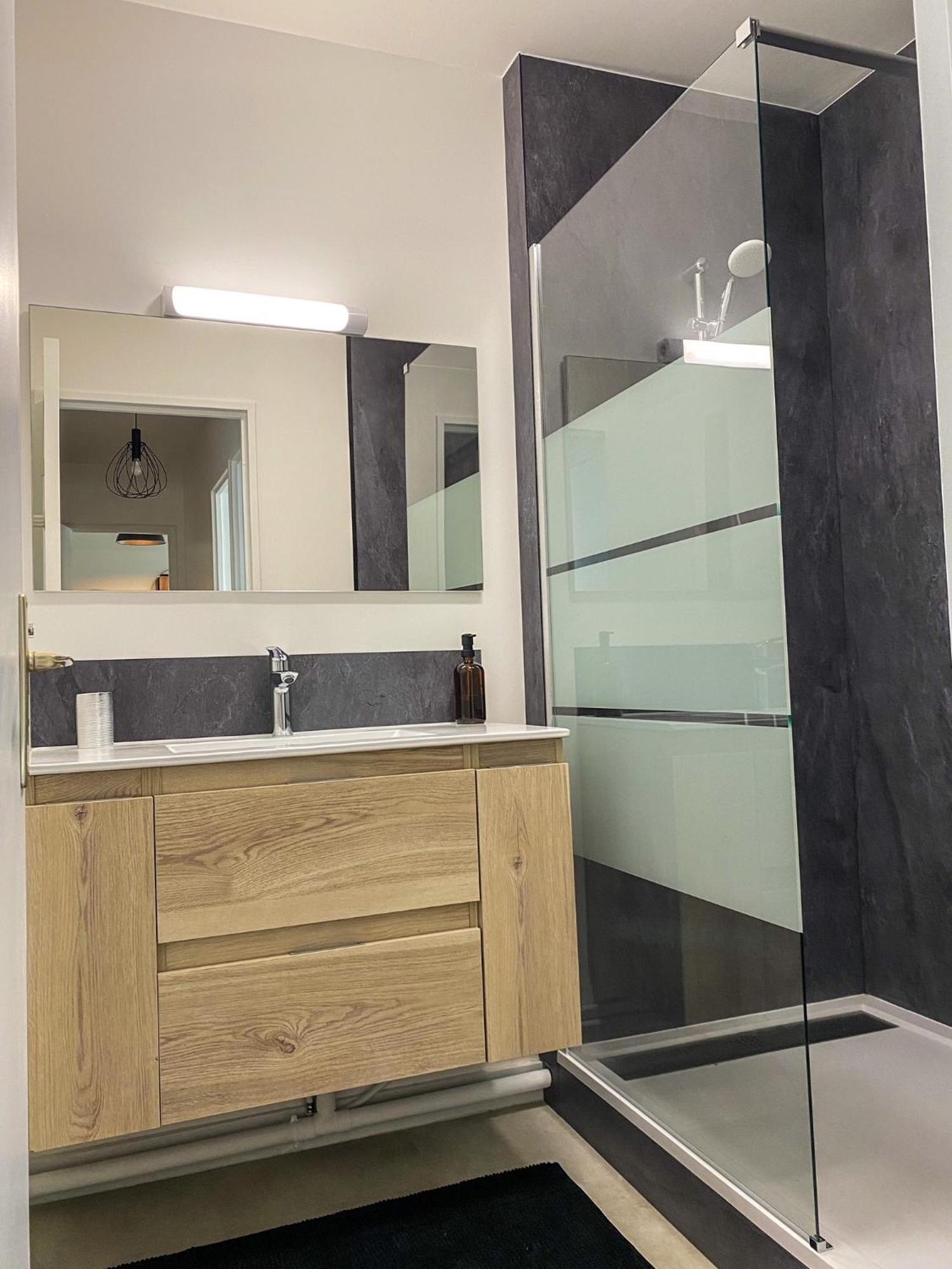 T3 Moderne Avec Balcon Terrasse Et Parking Gratuit Apartment Niort